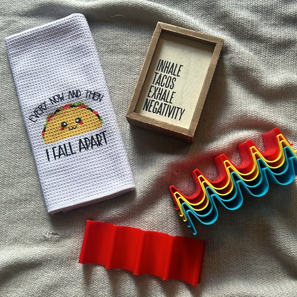 Taco Theme Kitchen Set - Taco Holders, Towel and Sign